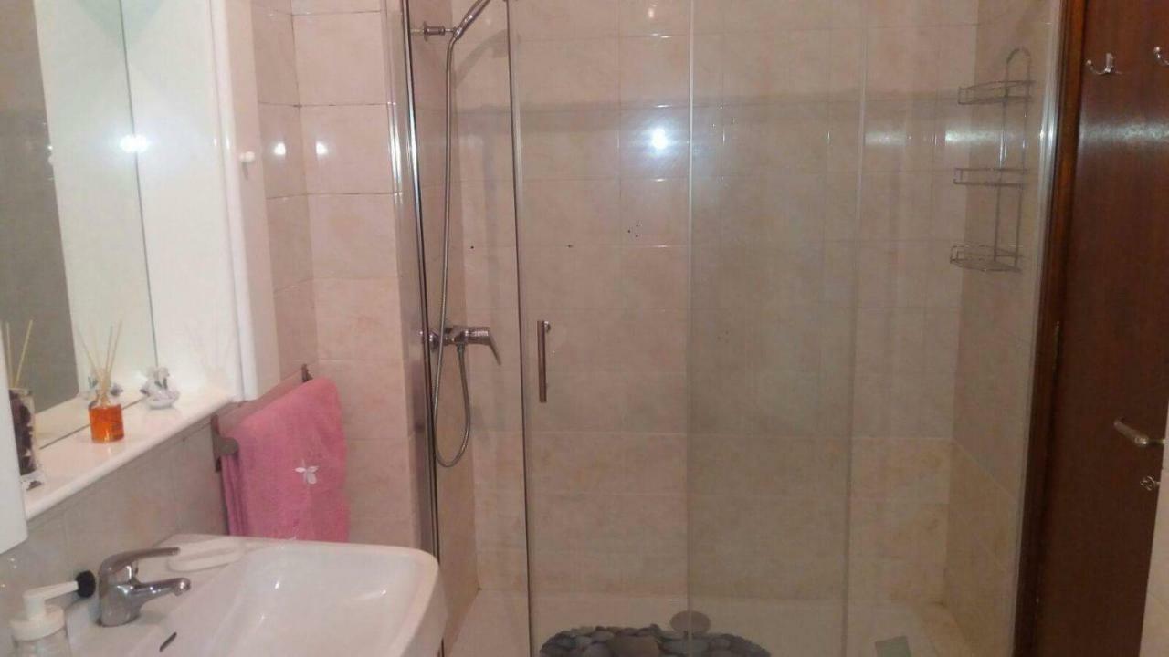 Quarto com 4 camas (Beliches+ 1 Sofá-cama) Porto Exterior foto