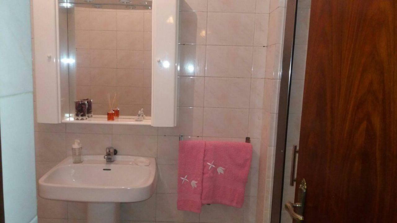 Quarto com 4 camas (Beliches+ 1 Sofá-cama) Porto Exterior foto