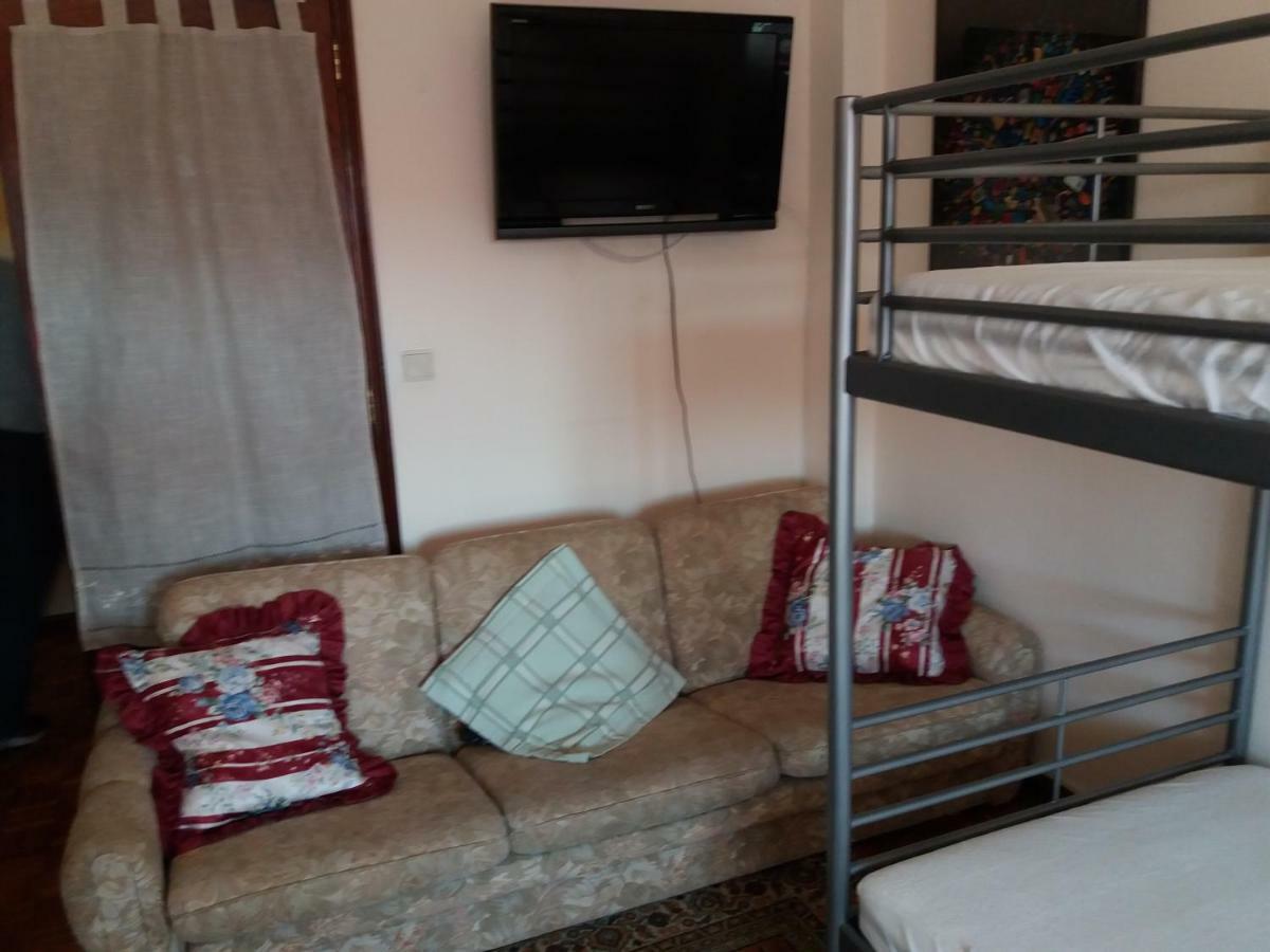 Quarto com 4 camas (Beliches+ 1 Sofá-cama) Porto Exterior foto