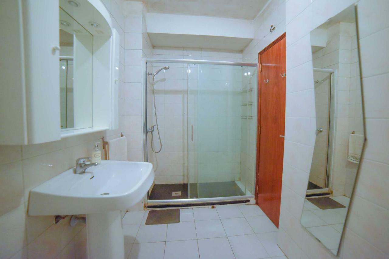 Quarto com 4 camas (Beliches+ 1 Sofá-cama) Porto Exterior foto