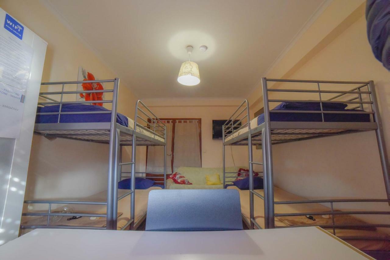 Quarto com 4 camas (Beliches+ 1 Sofá-cama) Porto Exterior foto
