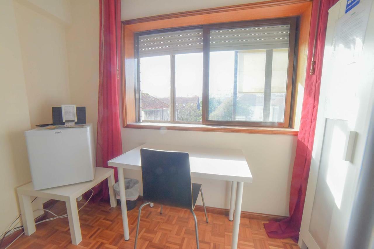 Quarto com 4 camas (Beliches+ 1 Sofá-cama) Porto Exterior foto
