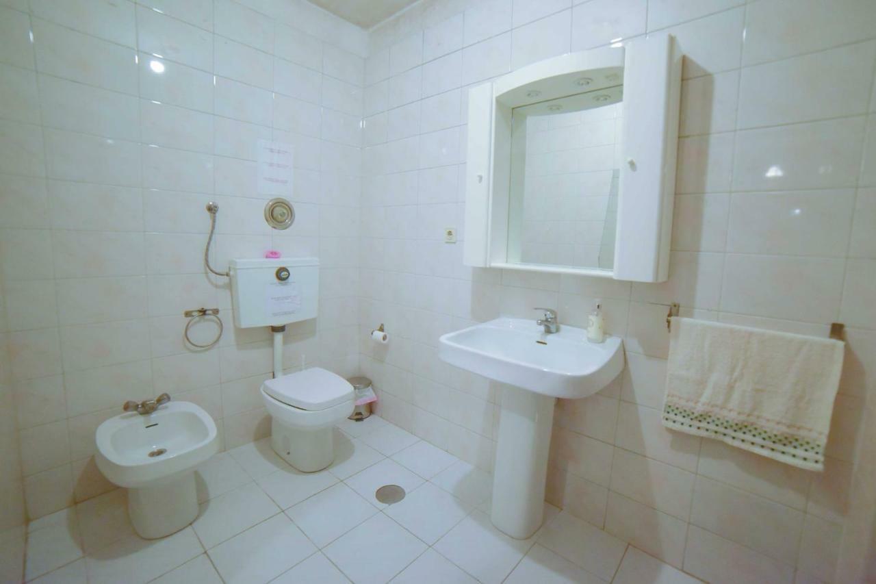 Quarto com 4 camas (Beliches+ 1 Sofá-cama) Porto Exterior foto