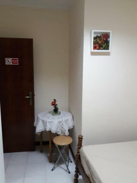 Quarto com 4 camas (Beliches+ 1 Sofá-cama) Porto Exterior foto
