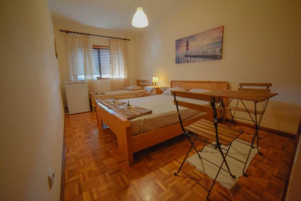 Quarto com 4 camas (Beliches+ 1 Sofá-cama) Porto Exterior foto