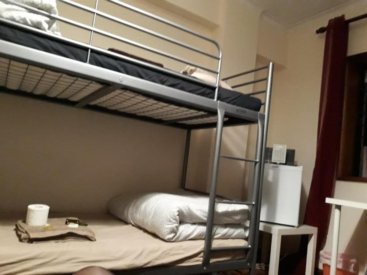 Quarto com 4 camas (Beliches+ 1 Sofá-cama) Porto Exterior foto